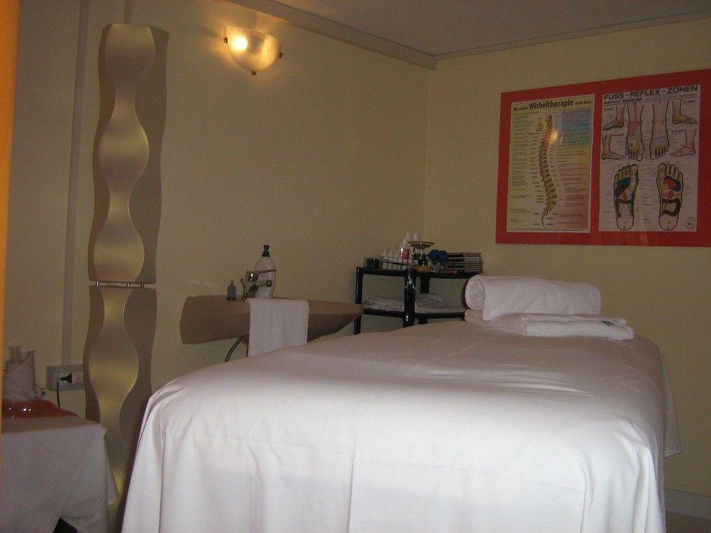 Schlosshof Charme Resort - Hotel & Camping Lana Eksteriør billede