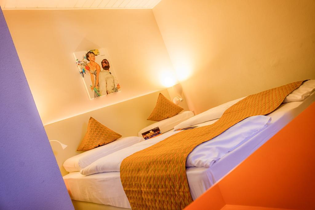 Schlosshof Charme Resort - Hotel & Camping Lana Eksteriør billede