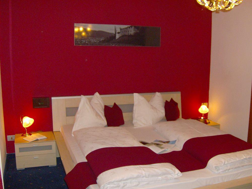 Schlosshof Charme Resort - Hotel & Camping Lana Eksteriør billede