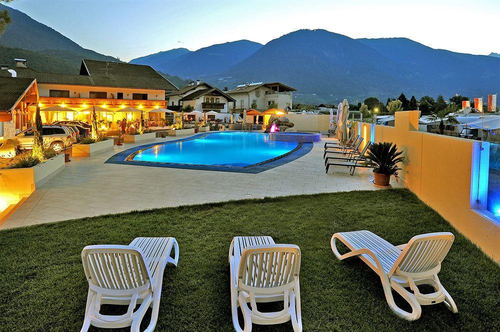 Schlosshof Charme Resort - Hotel & Camping Lana Eksteriør billede