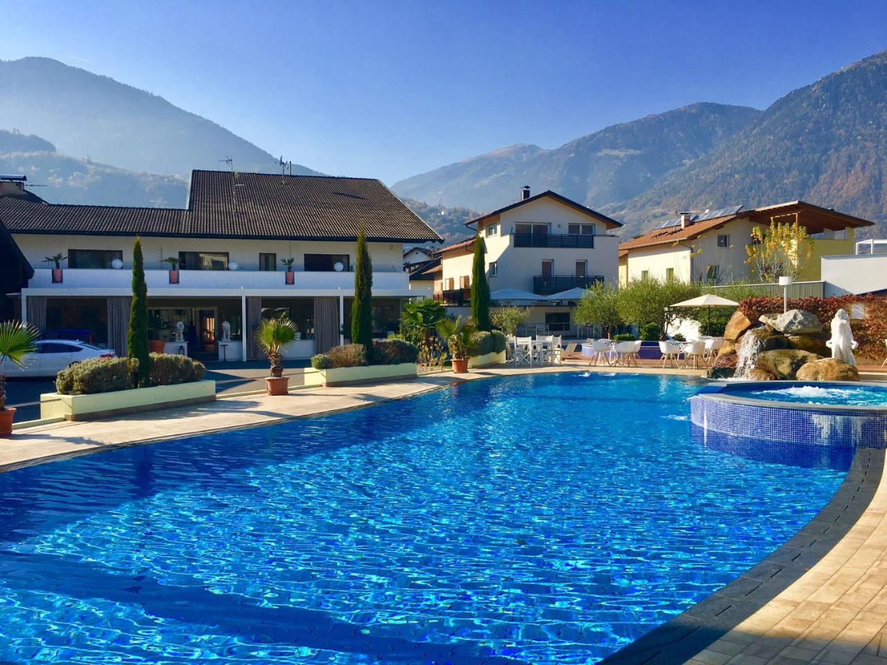 Schlosshof Charme Resort - Hotel & Camping Lana Eksteriør billede