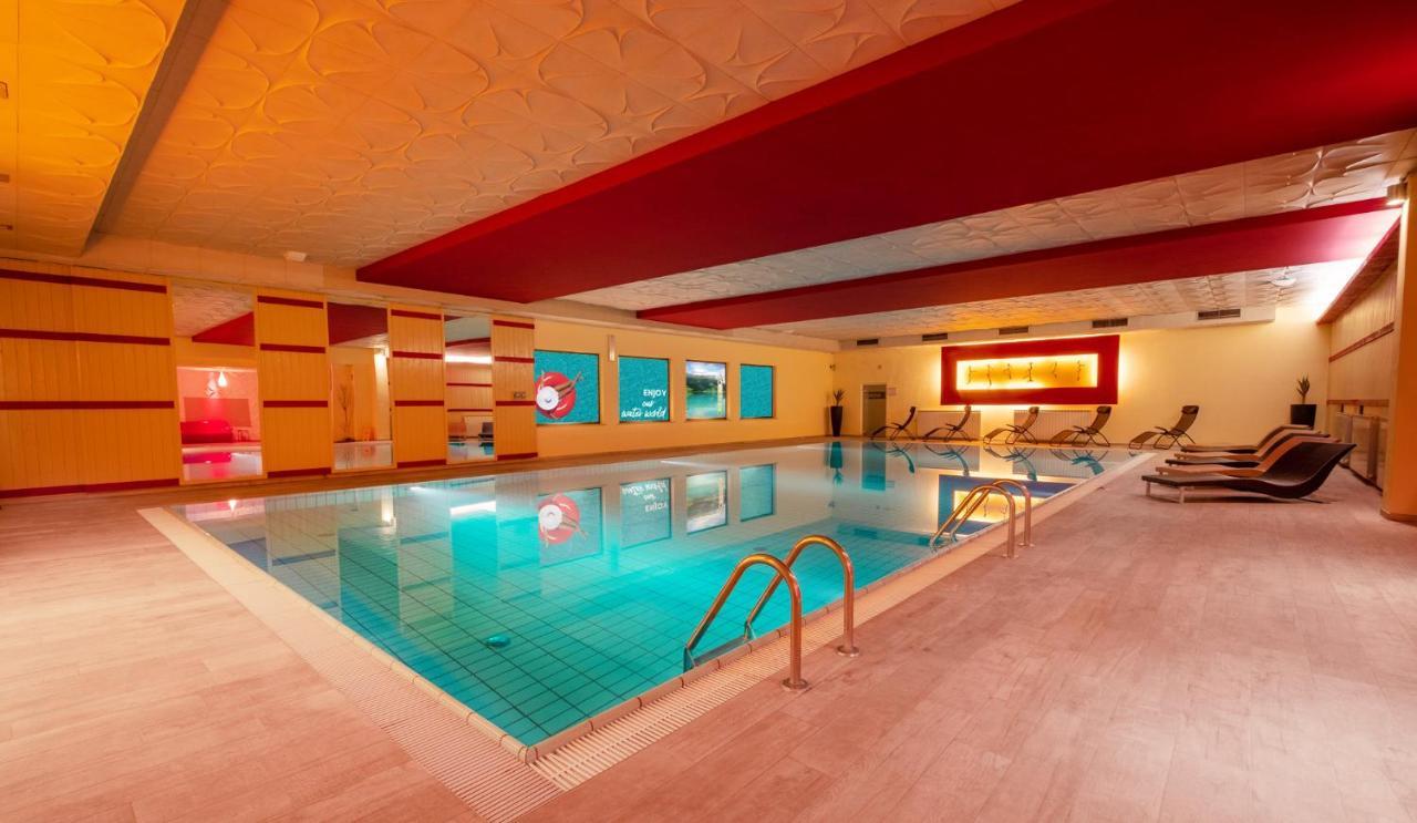 Schlosshof Charme Resort - Hotel & Camping Lana Eksteriør billede